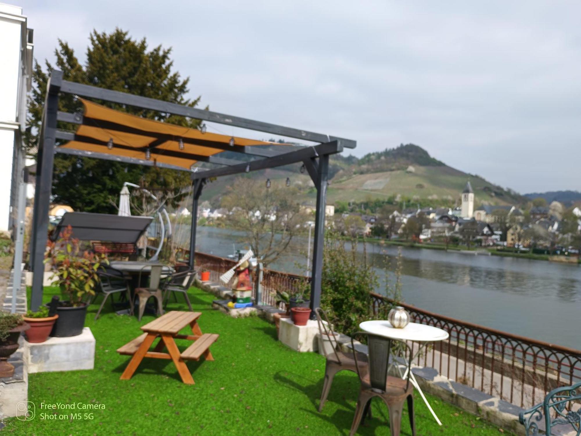 Voll Ausgestattete Wohnung Mit Moselblick Alf Exterior photo
